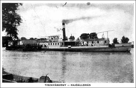 Hajóállomás a befutó hajóval (XX. század elején készült képeslap)